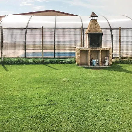 Two-bedroom Holiday In Villarrín de Campos